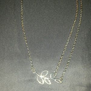 NEW 🌱Leaf necklace